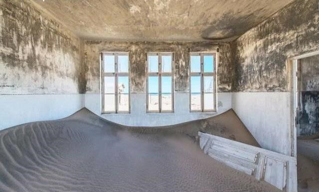 这个小镇曾遍地钻石生活奢华,如今黄沙满屋如鬼城_图1 这个小镇曾遍地钻石生活奢华,如今黄沙满屋如鬼城_图1